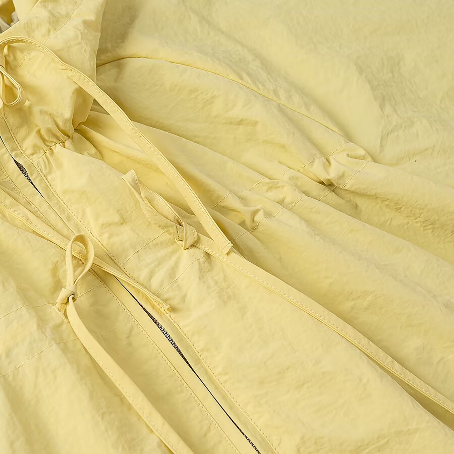 Damen Leichte Kapuzen-Windjacke mit Tunnelzug, Cropped-Schnitt und elastischen Bündchen Echoarchiv