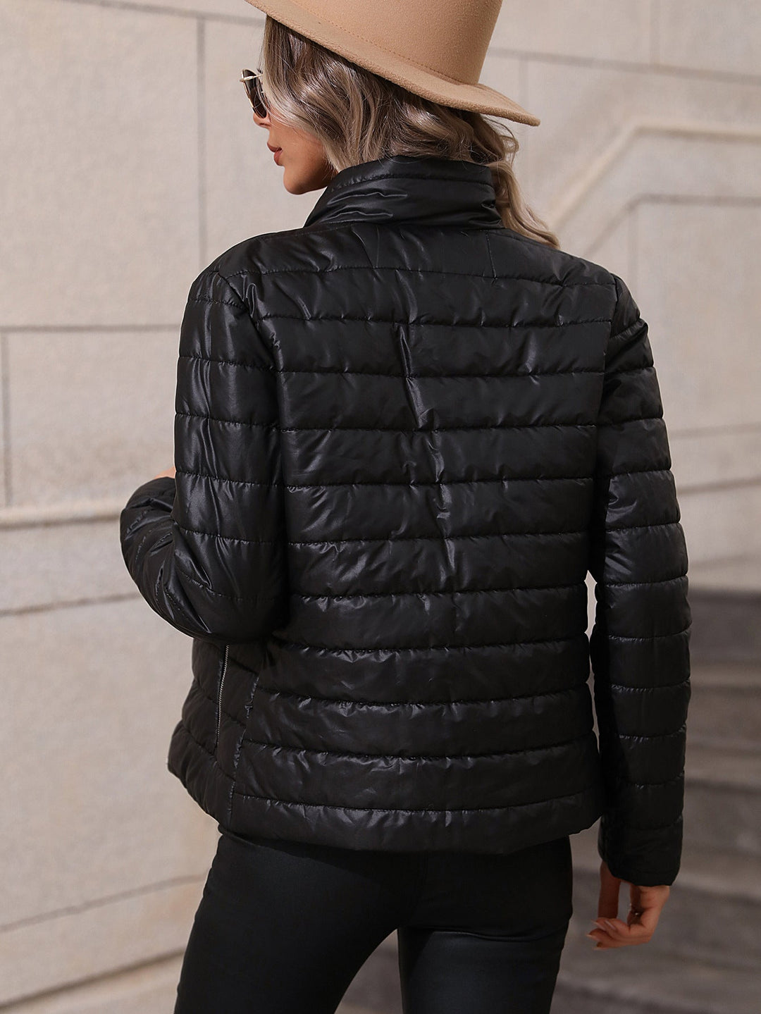 Damen gesteppte Übergangsjacke mit hochgeschlossenem Kragen und praktischen Taschen – Célinea