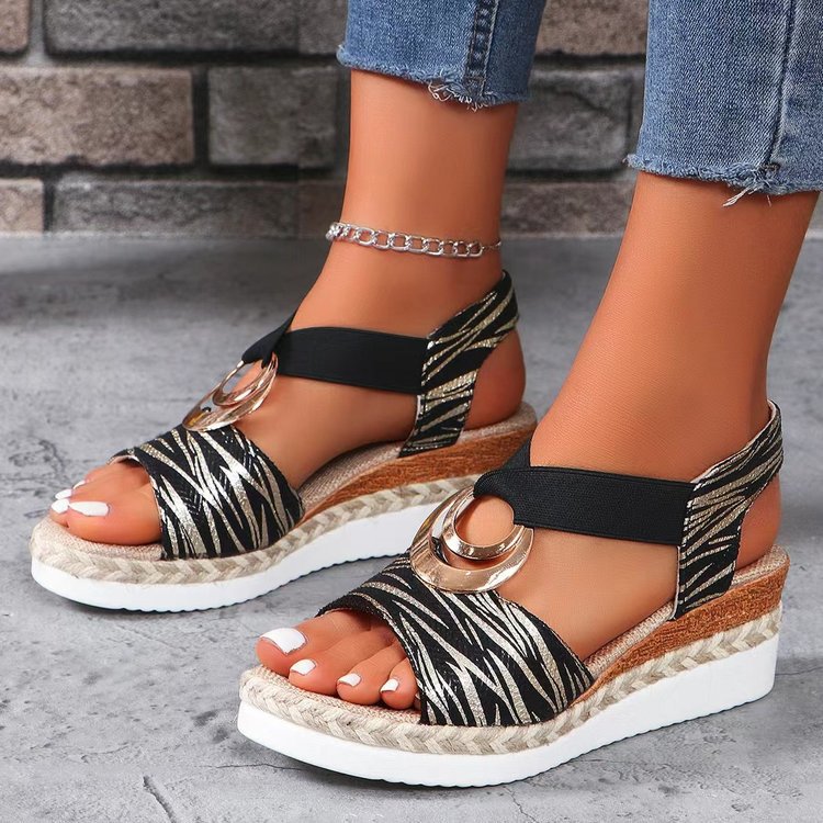 Damen Keil-Sandalen mit Metallic-Optik, dekorativem Ring und Elastik-Fersenriemen Echo Archiv