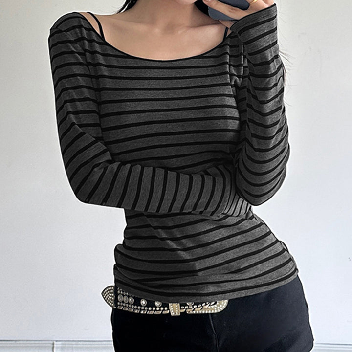 Damen nan schulterfreies gestreiftes Langarmshirt mit weitem U-Boot-Ausschnitt und figurbetonter Taillierung Echo Archiv