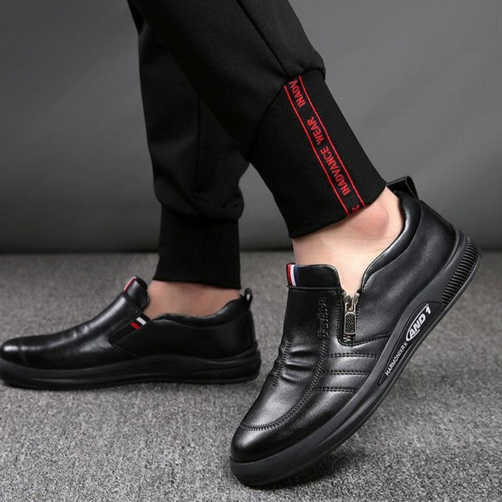 Herren Komfortable Slip-On Leder-SnEchoarchivker mit dezentem Reißverschluss und flexiblem Sohlenprofil Echoarchiv