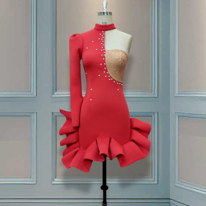 Damen figurbetontes Kleid mit innovativem asymmetrischen Design und Rüschen Echo Archiv