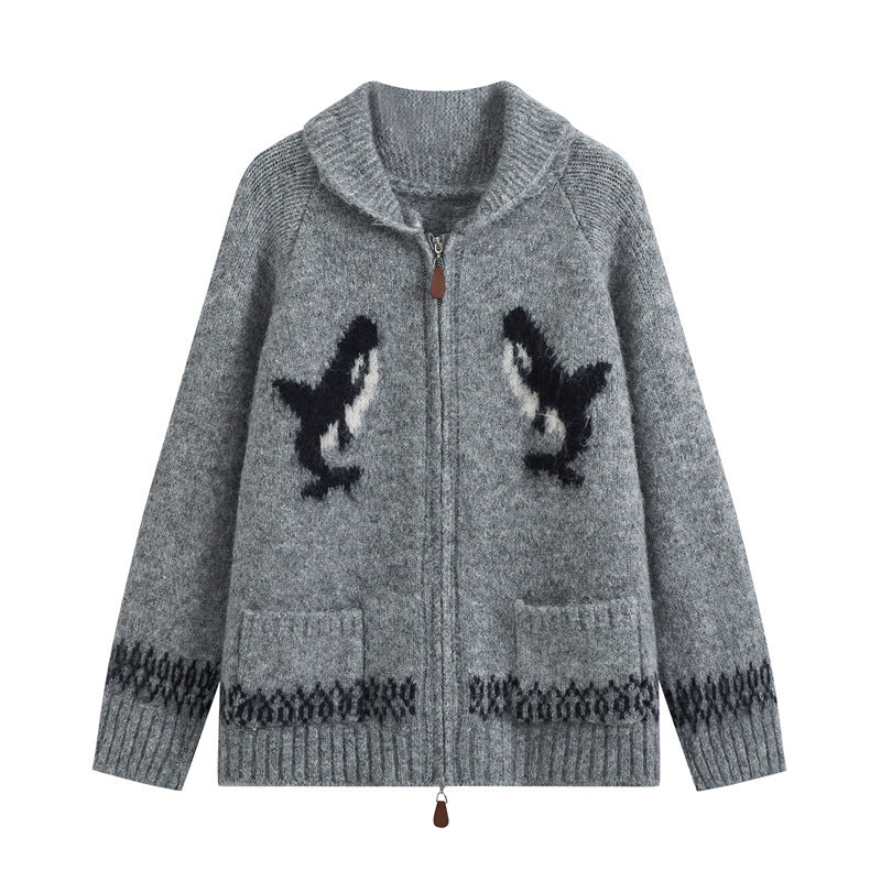 Damen Strickjacke mit Reißverschluss, Schalkragen und Wal‑Intarsien Echo Archiv