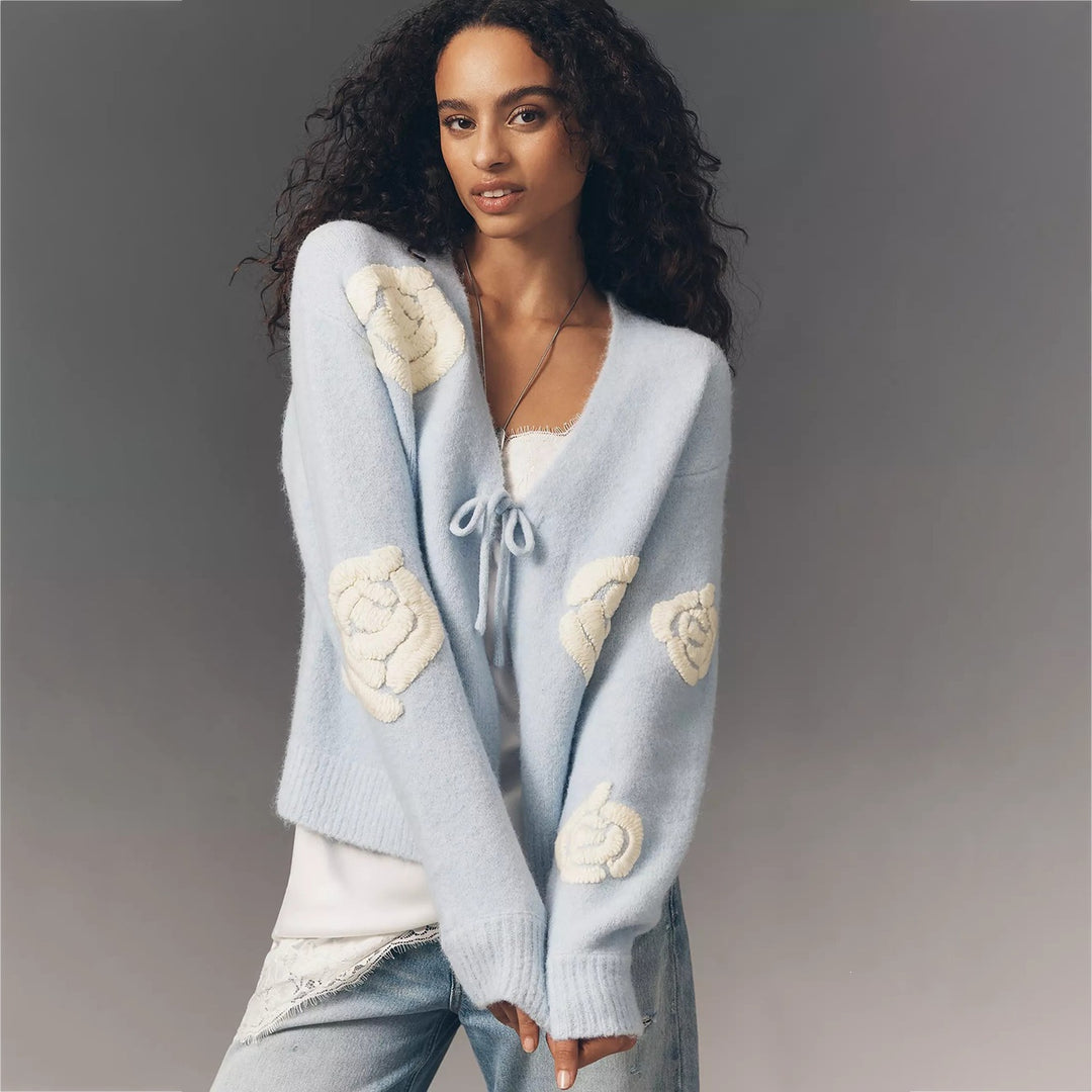 Damen Kuscheliger Mohair-Cardigan mit Zierblumen-Applikationen – Veloura