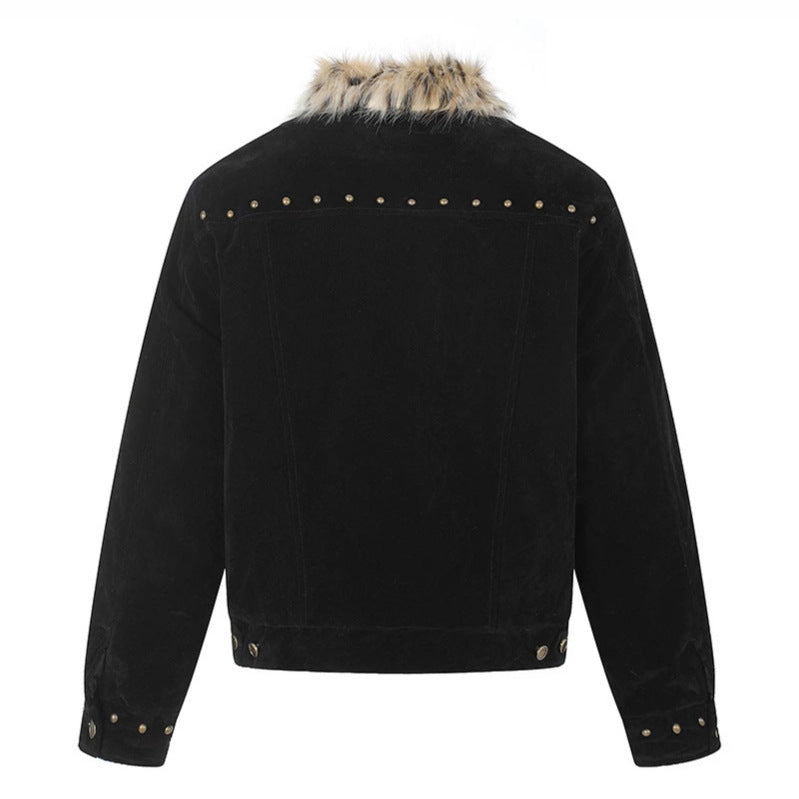 Herren Veloursleder-Truckerjacke mit Kunstfellkragen, Nietenbesatz und Druckknopfverschluss Echoarchiv
