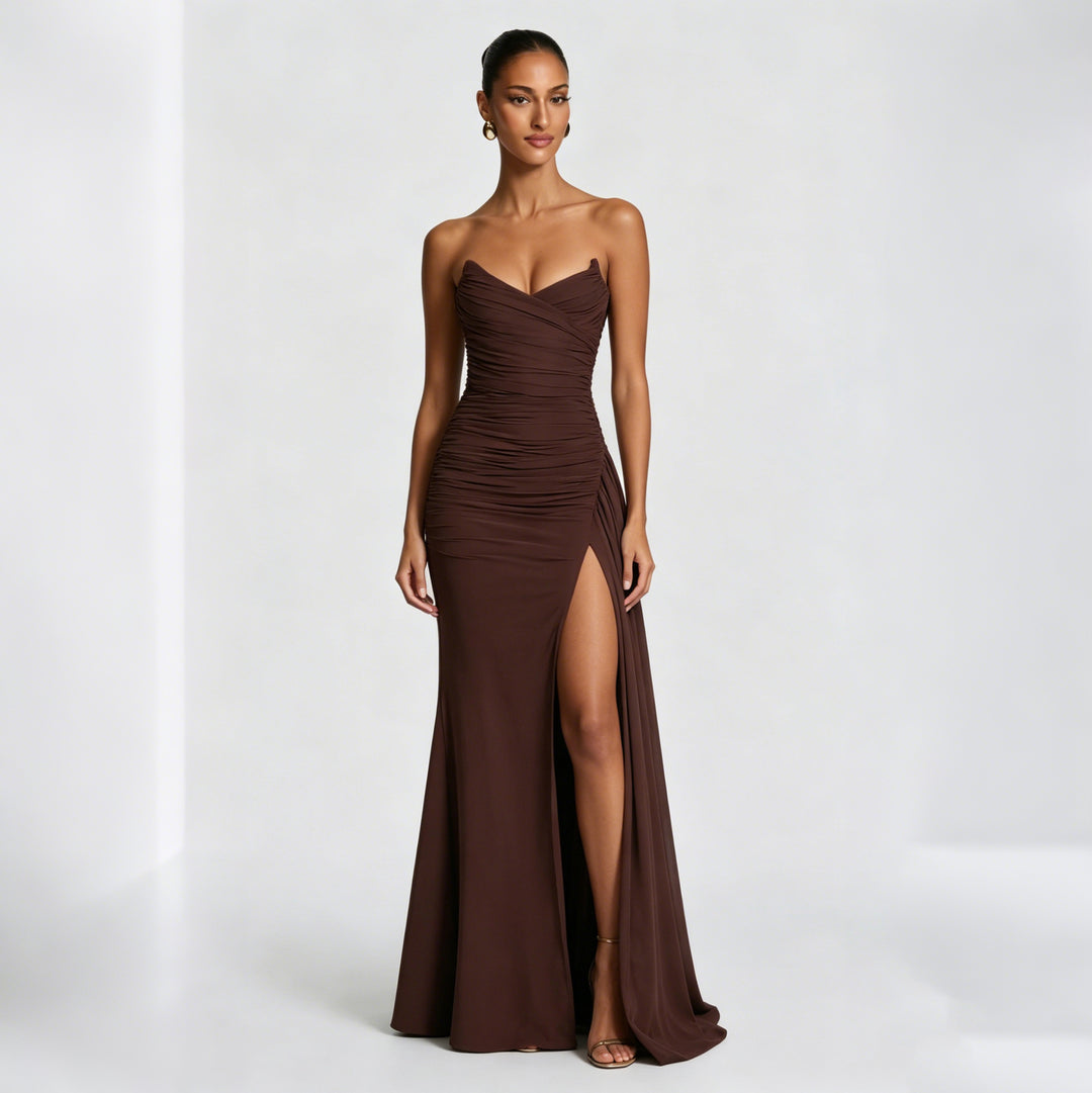 Damen Elegantes und figurbetontes Abendkleid mit asymmetrischen Drapierungen Echo Archiv