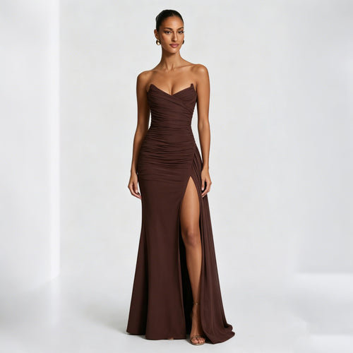 Damen Elegantes und figurbetontes Abendkleid mit asymmetrischen Drapierungen Echo Archiv