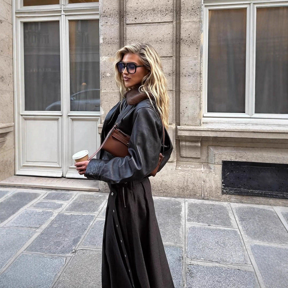 Damen Kurz geschnittene Lederoptik‑Fliegerjacke mit Teddykragen und tailliertem Rippbund Echoarchiv