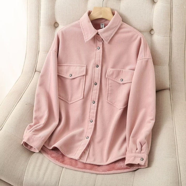 Damen oversized Cordhemdjacke mit wattiertem Teddyfutter, aufgesetzten Pattentaschen und Druckknopfleiste – Célinea
