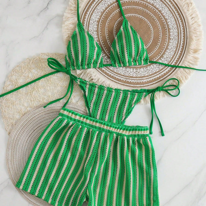 Damen Bikinikombination mit gestreiftem Design und lässigen Shorts Echo Archiv