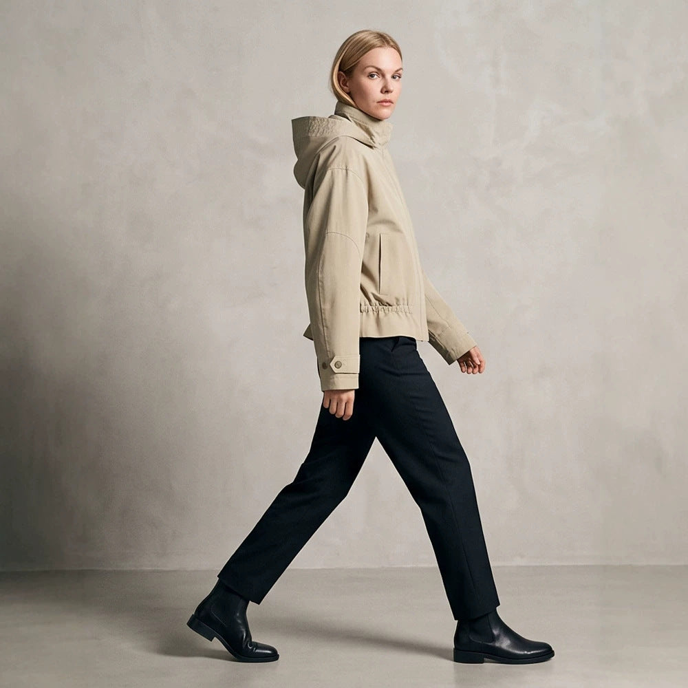 Damen Kurze vegane Lederjacke mit Kapuze, verdeckter Druckknopfleiste und Tunnelzugsaum Echoarchiv