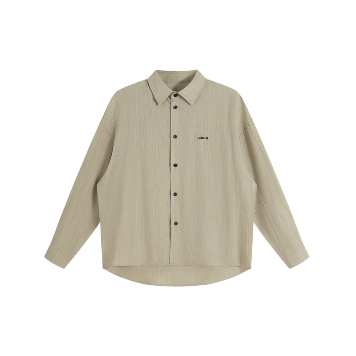 Unisex Oversize Hemdjacke mit strukturierter Längsstruktur, Kentkragen und abgerundetem Saum Echoarchiv