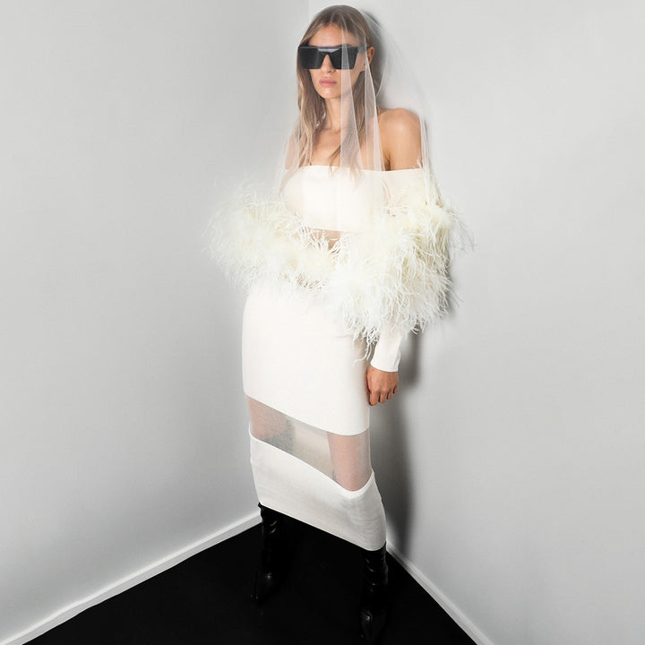 Damen Elegantes Kleid mit transparenten Einsätzen und federverzierten Ärmeln Echo Archiv