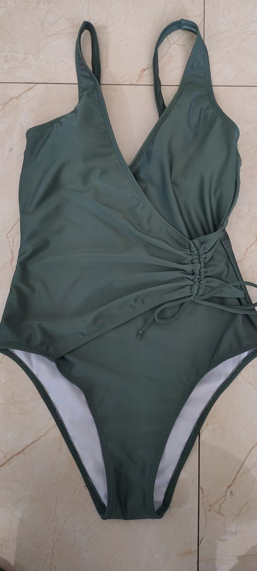 Damen Schwimmanzug mit elegantem Wickeldesign und Raffung Echo Archiv