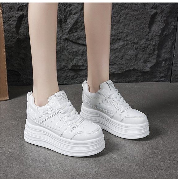 Damen Hochmodische Plateau Sneakers mit eleganter Silhouette Echo Archiv