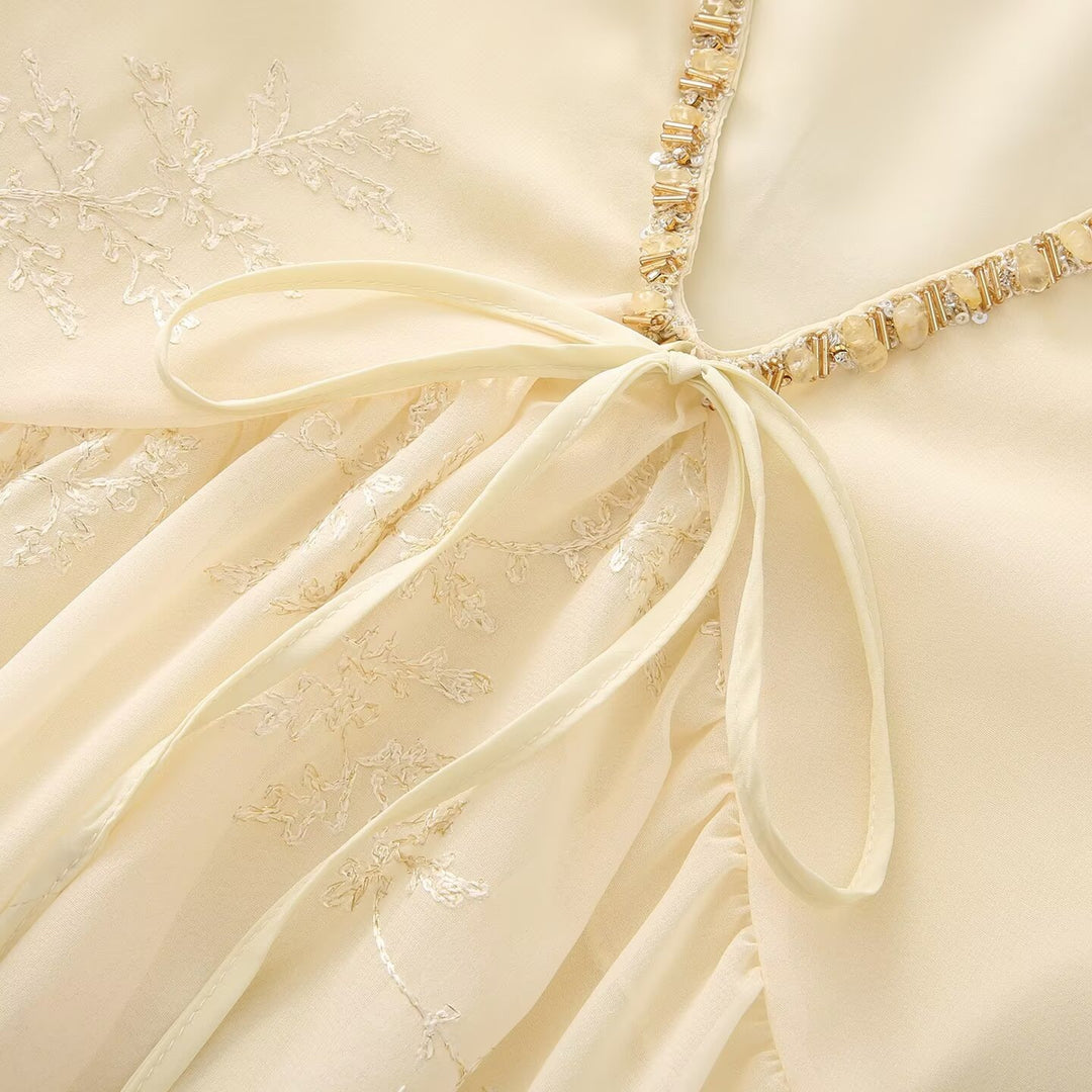 Damen leichtes Blusenshirt mit fließendem Schnitt und eleganten Bindebanddetails Echo Archiv