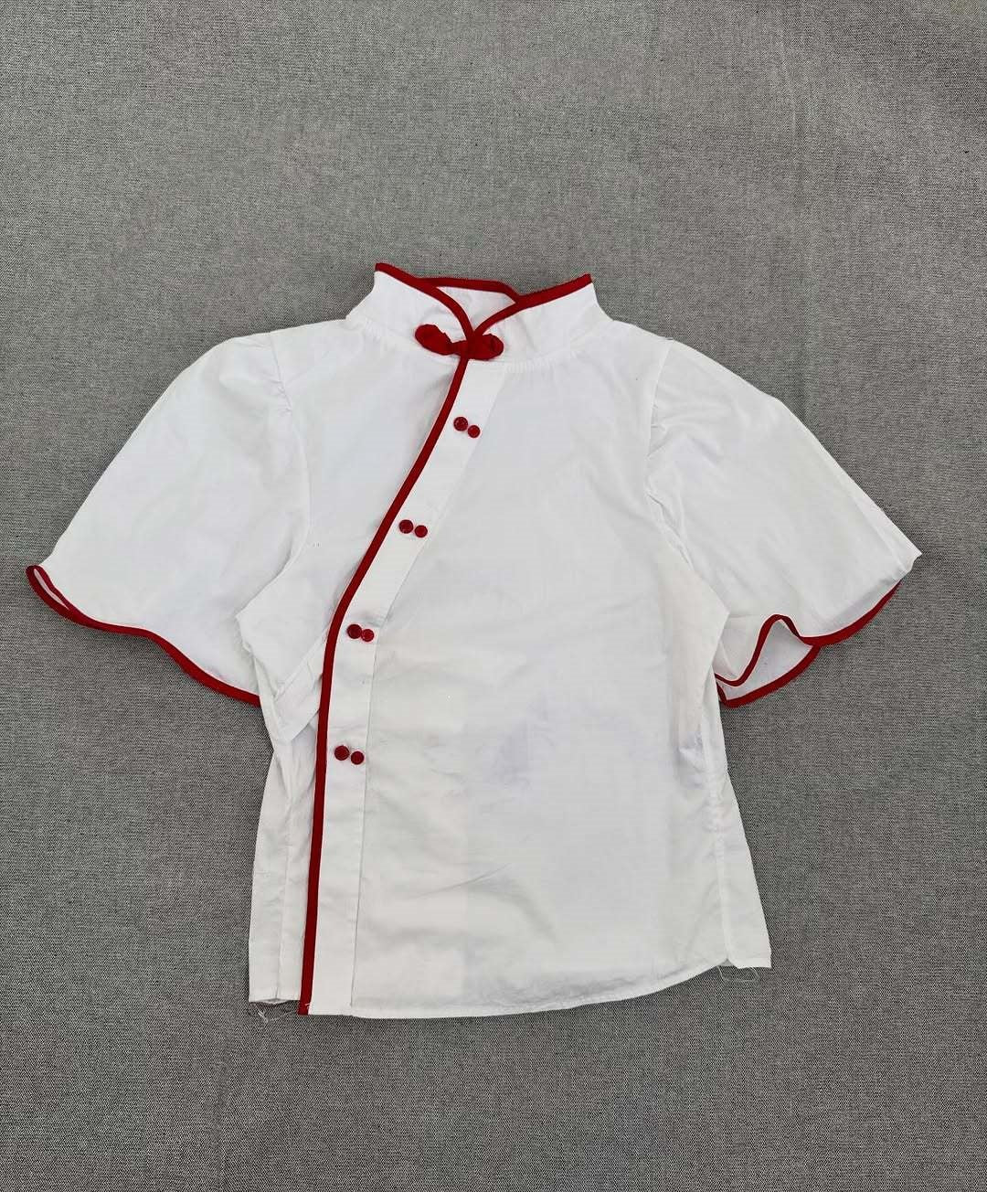 Damen Elegante Chiffon-Bluse mit Stehkragen und Rüschendetails Echo Archiv