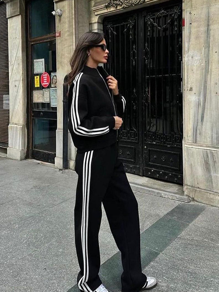 Damen sportlicher zweiteiliger Jogginganzug mit Stehkragen, durchgehendem Reißverschluss und seitlichen Kontraststreifen – Avérine
