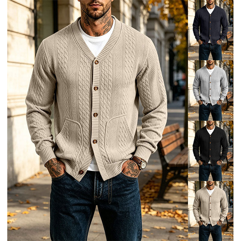 Herren Gestrickte Strickjacke mit Zopfmuster, V‑Ausschnitt und aufgesetzten Taschen – Taviero