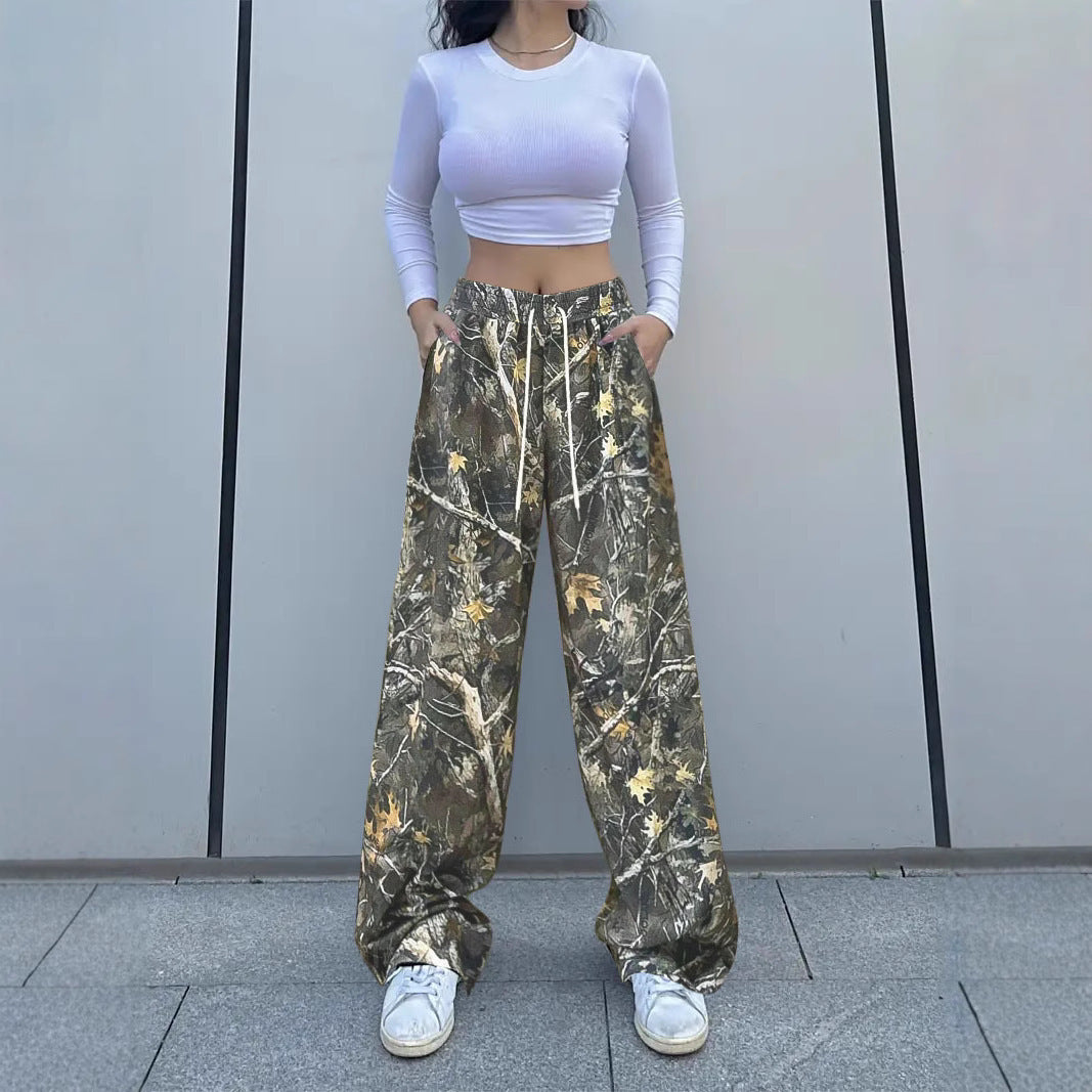 Damen Weite Palazzo-Loungehose im Camouflage-Blattmuster mit Elastikbund, Tunnelzug und Eingrifftaschen Echoarchiv