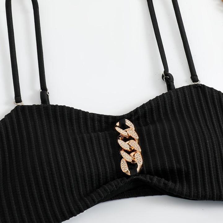 Damen Bikini Set mit elegantem Rüschen-Detail und modischen Kettenakzenten Echo Archiv