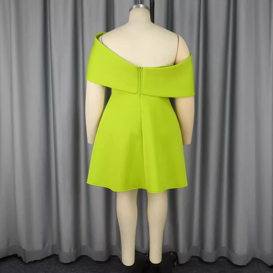 Damen elegantes Minikleid mit asymmetrischem Schnitt und voluminösem Überwurf Echo Archiv