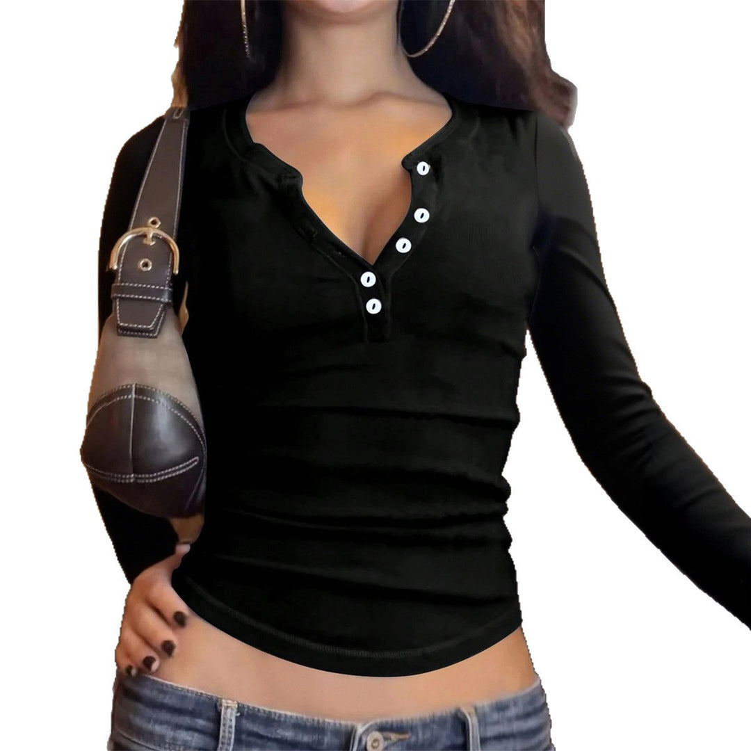 Damen tailliertes Henley-Longsleeve mit V-Knopfleiste, figurformendem Stretchjersey und schmaler Silhouette – Avérine