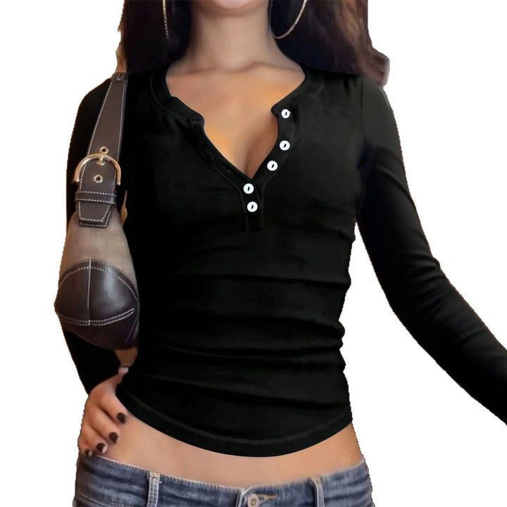 Damen tailliertes Henley-Longsleeve mit V-Knopfleiste, figurformendem Stretchjersey und schmaler Silhouette – Avérine