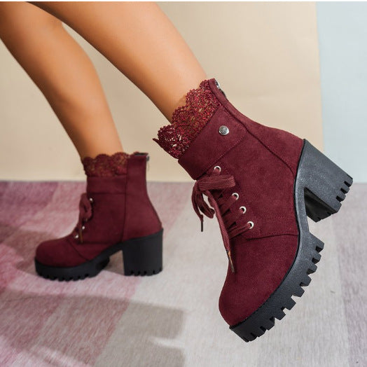 Damen nan Schnürstiefelette mit grober Profilsohle, mittelhohem Blockabsatz und Spitzenkragen Echo Archiv