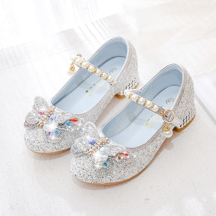 Mädchen Ballerinas mit funkelnden Schmetterlingsapplikationen und Perlenverzierungen Echo Archiv
