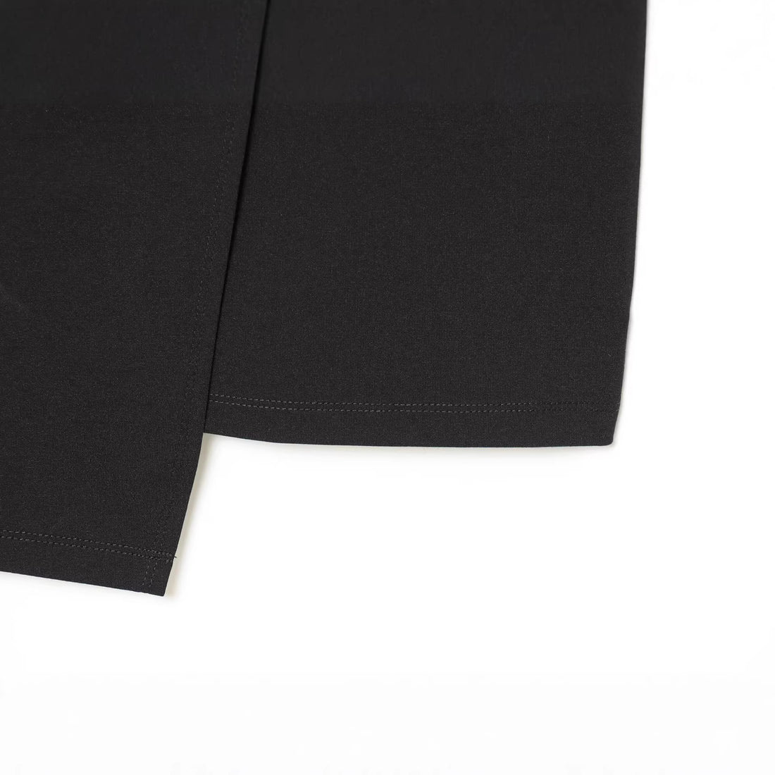 Damen Wickelkleid mit Drapierung, seitlicher Zierknopfleiste und V-Ausschnitt Echoarchiv