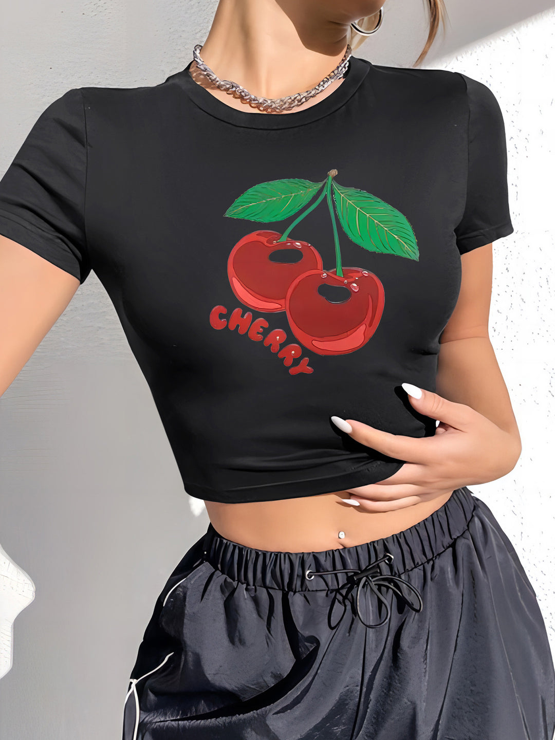 Damen Crop-T-Shirt mit fröhlichem Kirschmotiv Echo Archiv