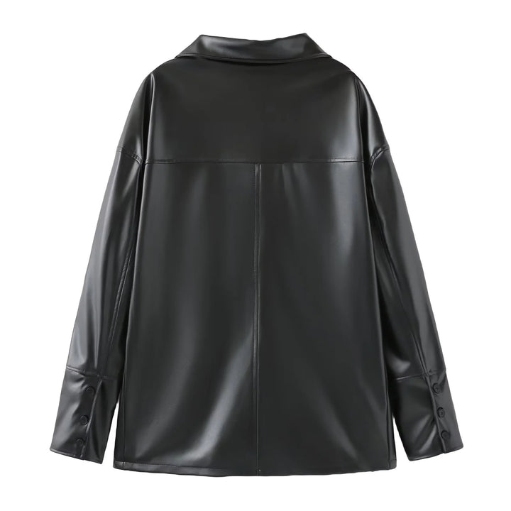 Damen oversized Kunstleder-Hemdjacke mit Hemdkragen, durchgehender Knopfleiste und aufgesetzten Eingrifftaschen – Célinea