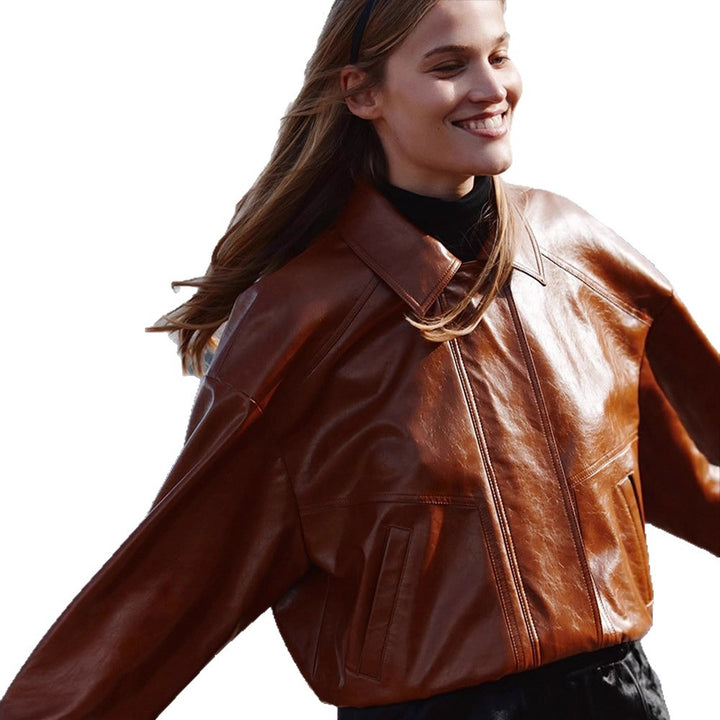 Damen Kurzblouson aus veganem Glattleder mit Boxy‑Silhouette und verdeckter Druckknopfleiste Echoarchiv