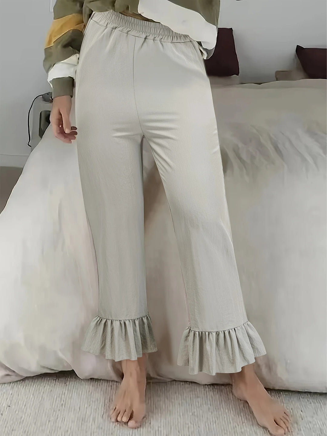 Damen Locker geschnittene Lounge‑Hose aus Jersey mit elastischem Bund und Volant‑Saum – Avélisse