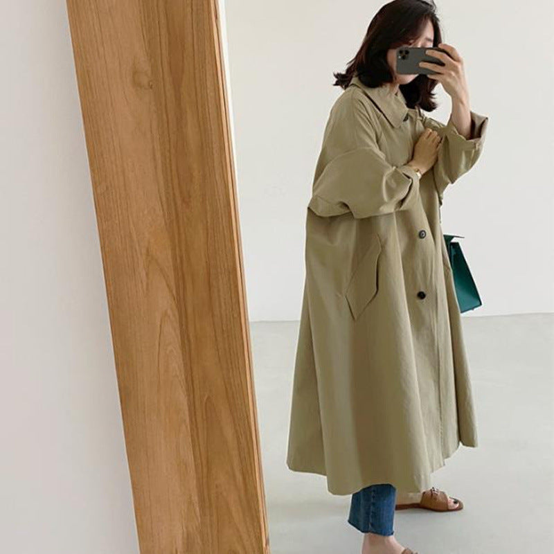 Damen Langer Baumwollmix‑Swingcoat im Oversize‑Look mit überschnittener Schulter und aufgesetzten Taschen – Montévia