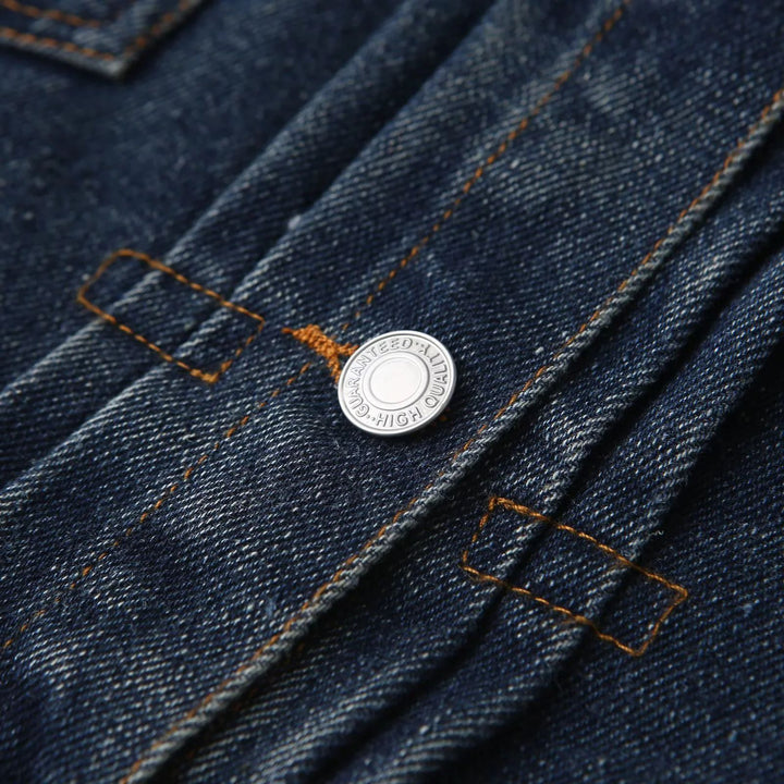 Damen kastige Denimjacke mit Herz‑Patchtasche, aufgesetzten Pattentaschen und durchgehender Knopfleiste – Denévia