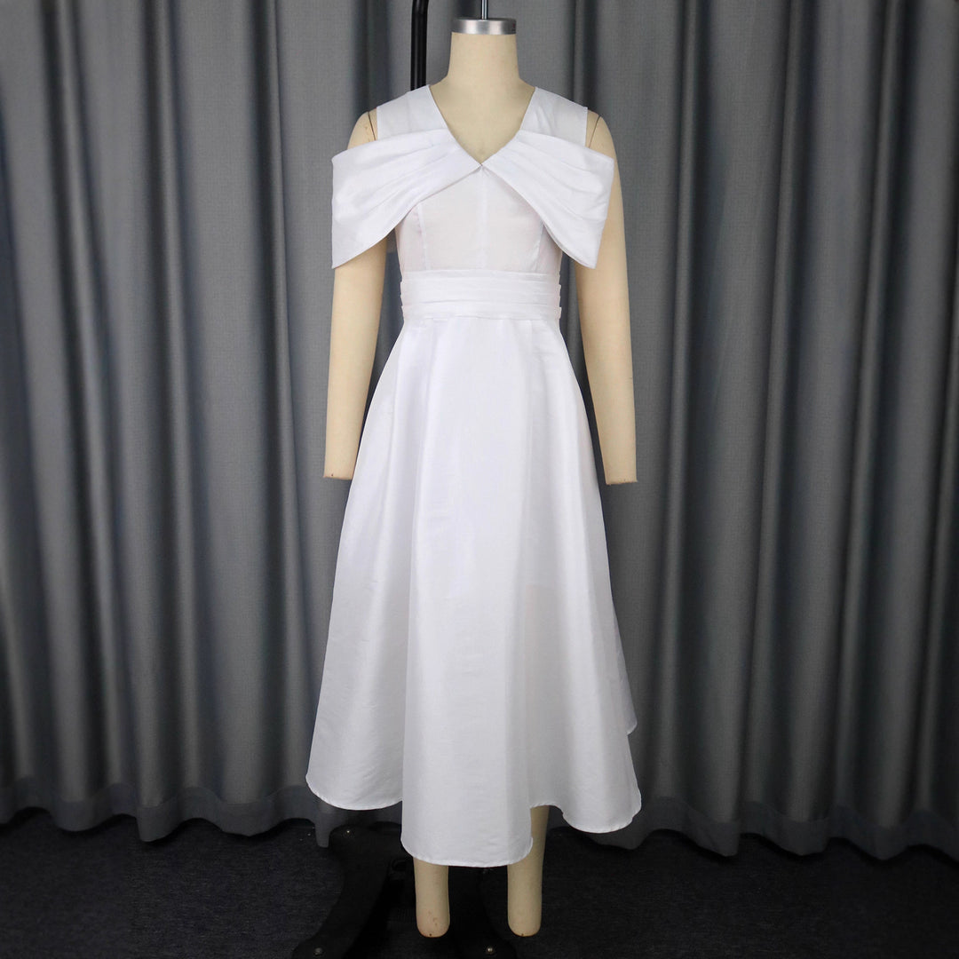 Damen Elegantes Kleid mit weitem Rock und Schulterdetails Echo Archiv
