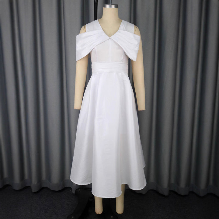 Damen Elegantes Kleid mit weitem Rock und Schulterdetails Echo Archiv