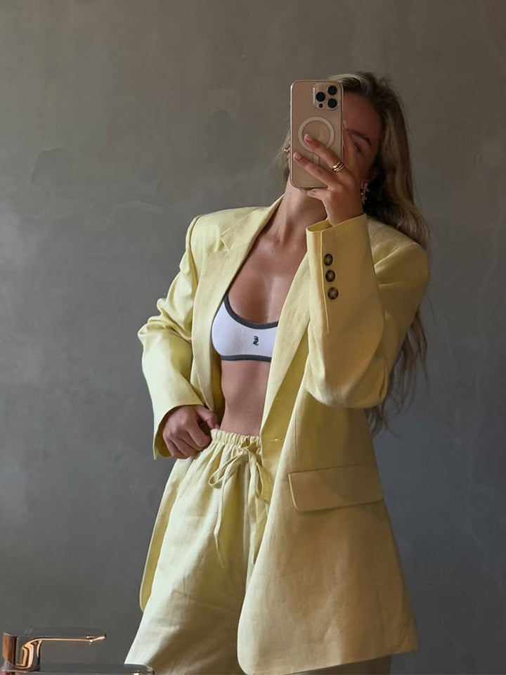 Damen Leichtes Leinen-Set mit weit geschnittenem Sakko und taillenhohen Shorts Echoarchiv