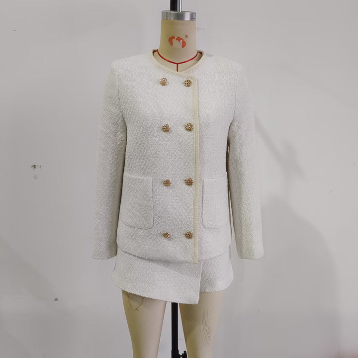 Damen elegante Bouclé-Jacke mit Rundhalsausschnitt, doppelter Zierknopfleiste und aufgesetzten Taschen – Célinea