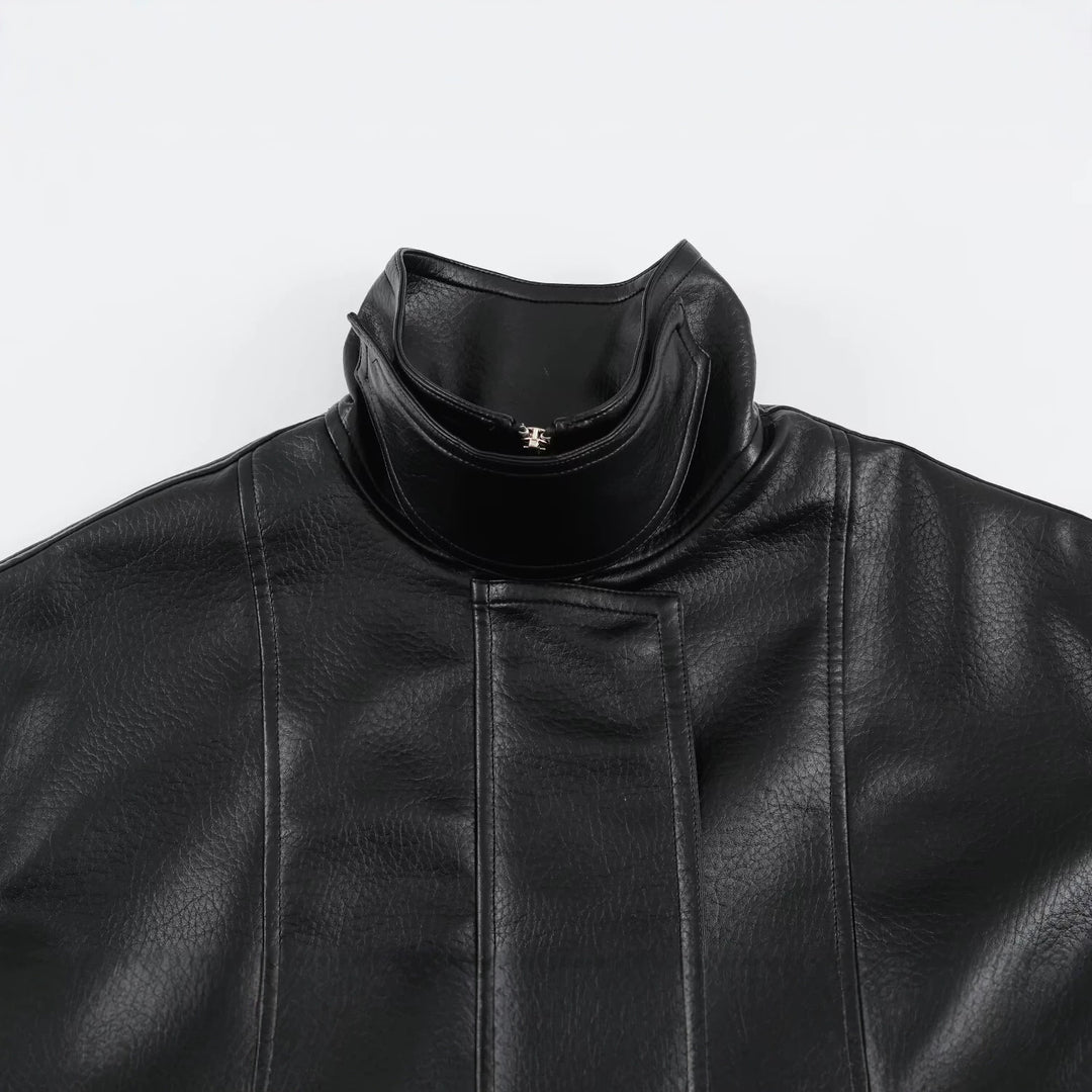 Damen Oversize Kunstlederjacke mit hohem Stehkragen, aufgesetzten Taschen und verstellbaren Schnallen Echo Archiv