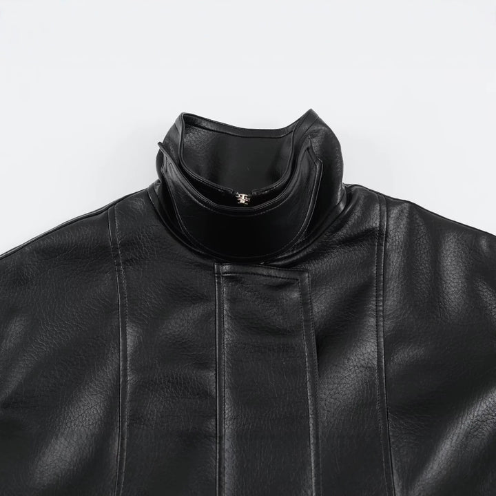 Damen Oversize Kunstlederjacke mit hohem Stehkragen, aufgesetzten Taschen und verstellbaren Schnallen Echo Archiv