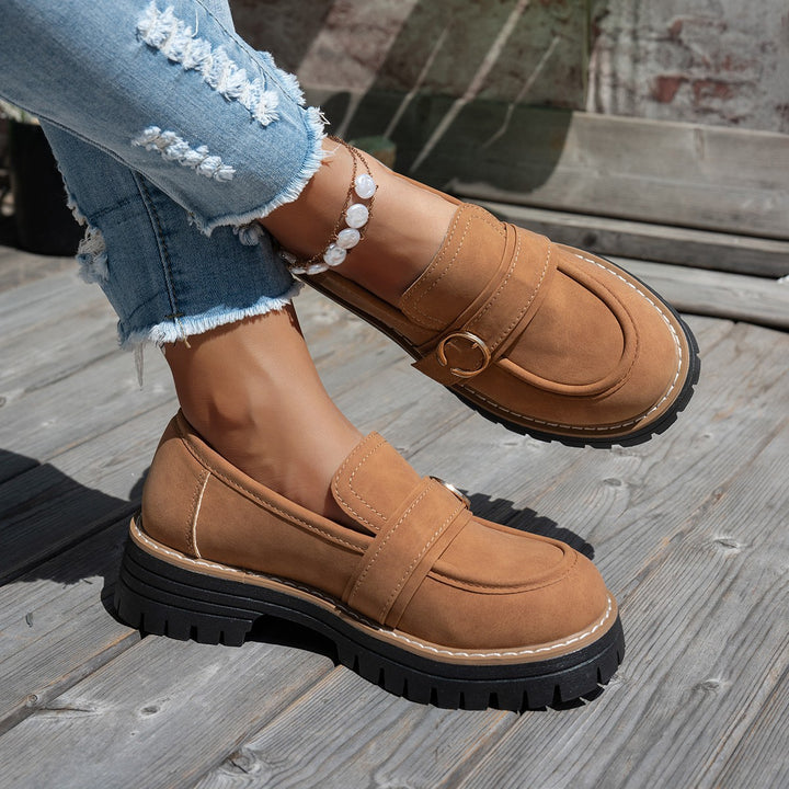 Damen robuster Loafer mit grober Profilsohle, gepolstertem Komfortfußbett und zierlicher Metallschnalle Echo Archiv
