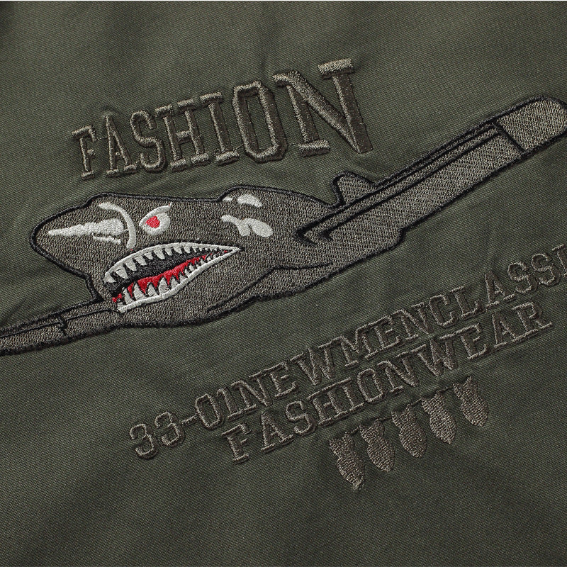 Herren nan militärisch inspirierte Bomberjacke mit gestickten Patches, Ärmel-Tasche und elastischen Rippbündchen Echo Archiv