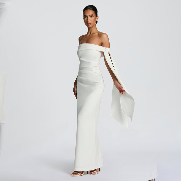 Damen Elegantes Maxikleid mit schulterfreiem Design und raffiniertem Drapierungselement Echo Archiv