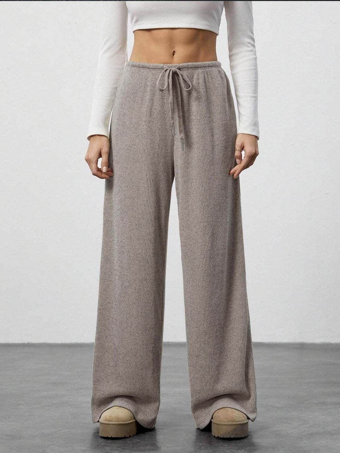 Damen Weiche Rippstrick Loungehose mit weitem Bein und Kordelzug – Avélisse