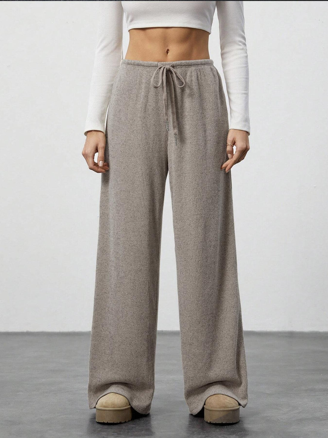 Damen Weiche Rippstrick Loungehose mit weitem Bein und Kordelzug – Avélisse