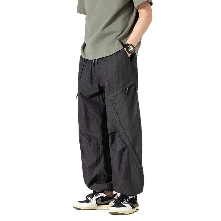 Herren Locker geschnittene Nylon-Cargohose mit Tunnelzugbund und angewinkelten Utility-Taschen Echo Archiv