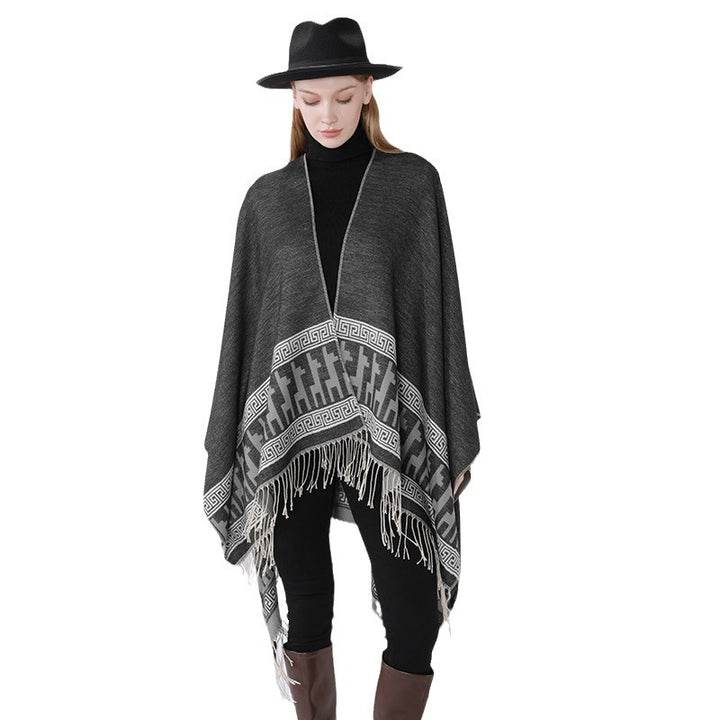 Damen Capeponcho aus feinem Wollmix mit ornamentaler Bordürenkante und Zipfelrand – Montévia